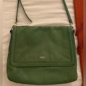 Vintage green fossil shoulder bag!!